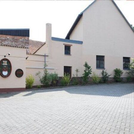 Der Parkplatz vom Restaurant Weinhaus Becker